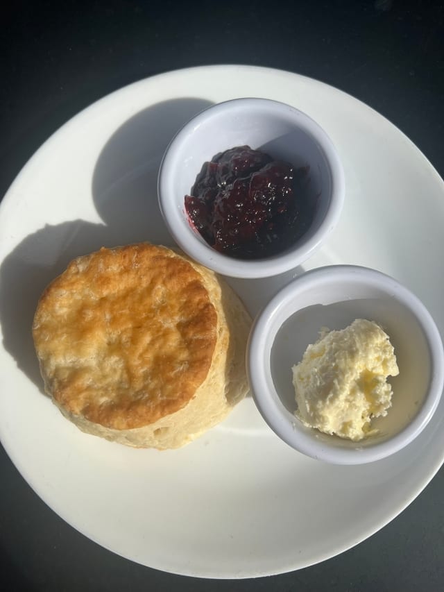 Biscuit & Jam.